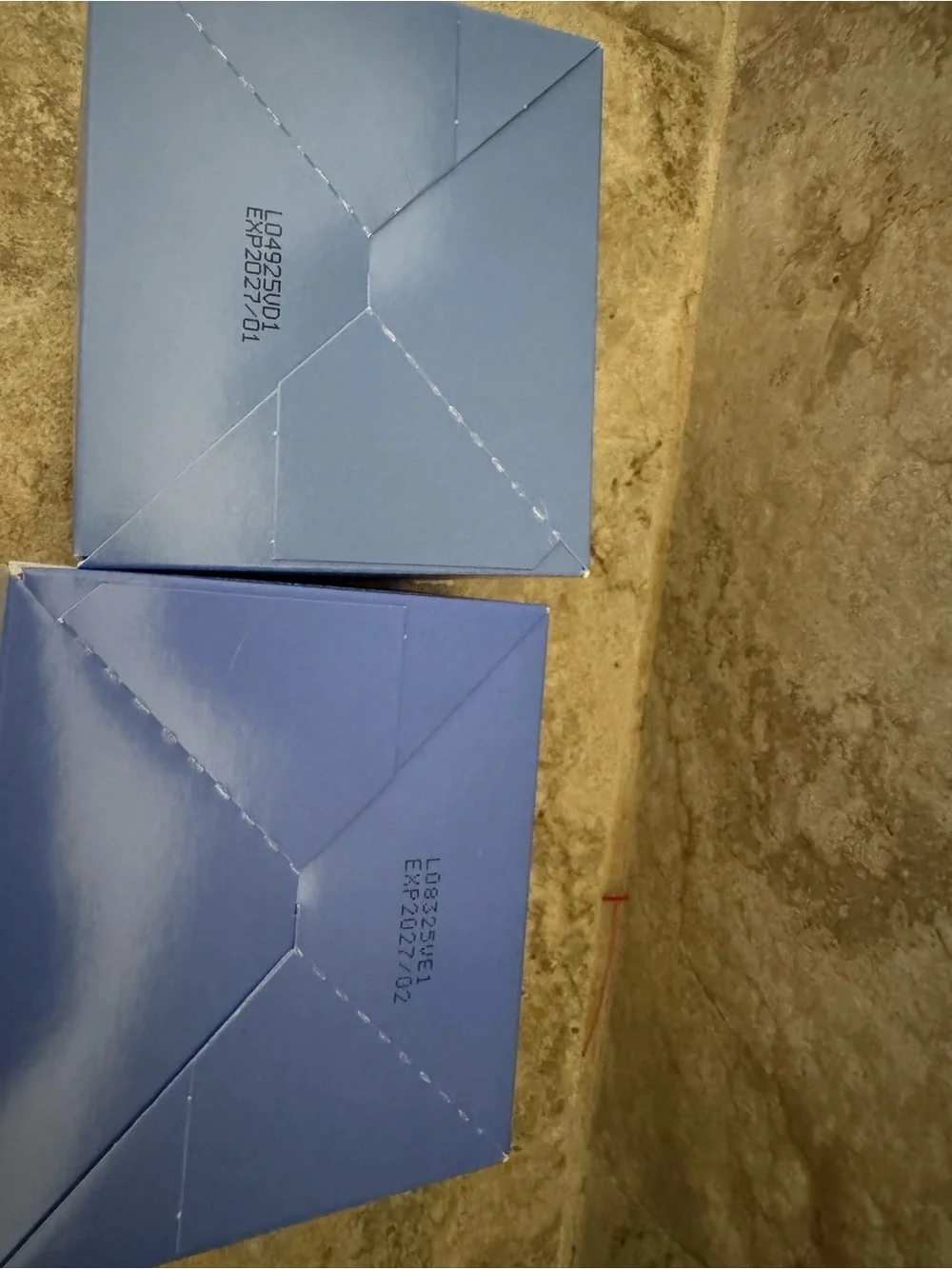 12 each Sample mini Neutrogena Ultra Sheer sunscreen 30 & Oil-Free Acne Wash